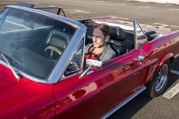 Quelles sont les caractéristiques clés d'une voiture de sport?